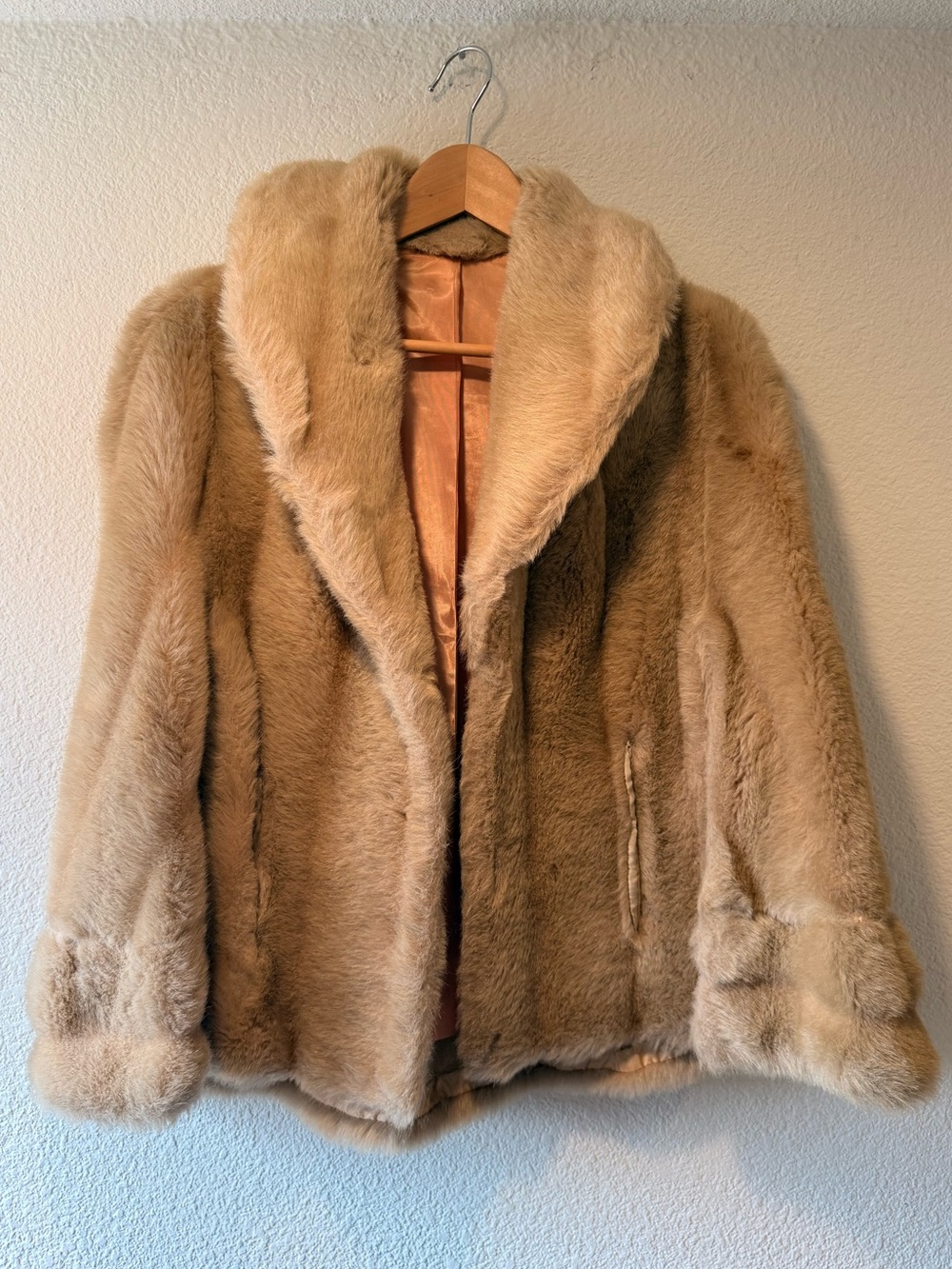VINTAGE Beige Faux Fur Cape Shawl